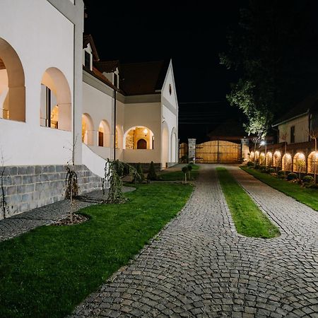 Molnos Kuria Pension Corund  Exteriör bild